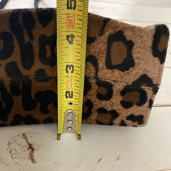 Brown and Black Leopard Print Tote with Structured Design - Picture 5 of 7